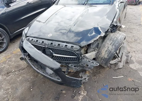 2022 Mercedes-Benz E 350 z USA, uszkodzony, nr VIN W1KZF8DB2NB097137